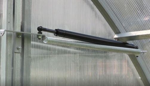 Automātiskā siltumnīcu vēdlodziņu atvēršanas sistēma